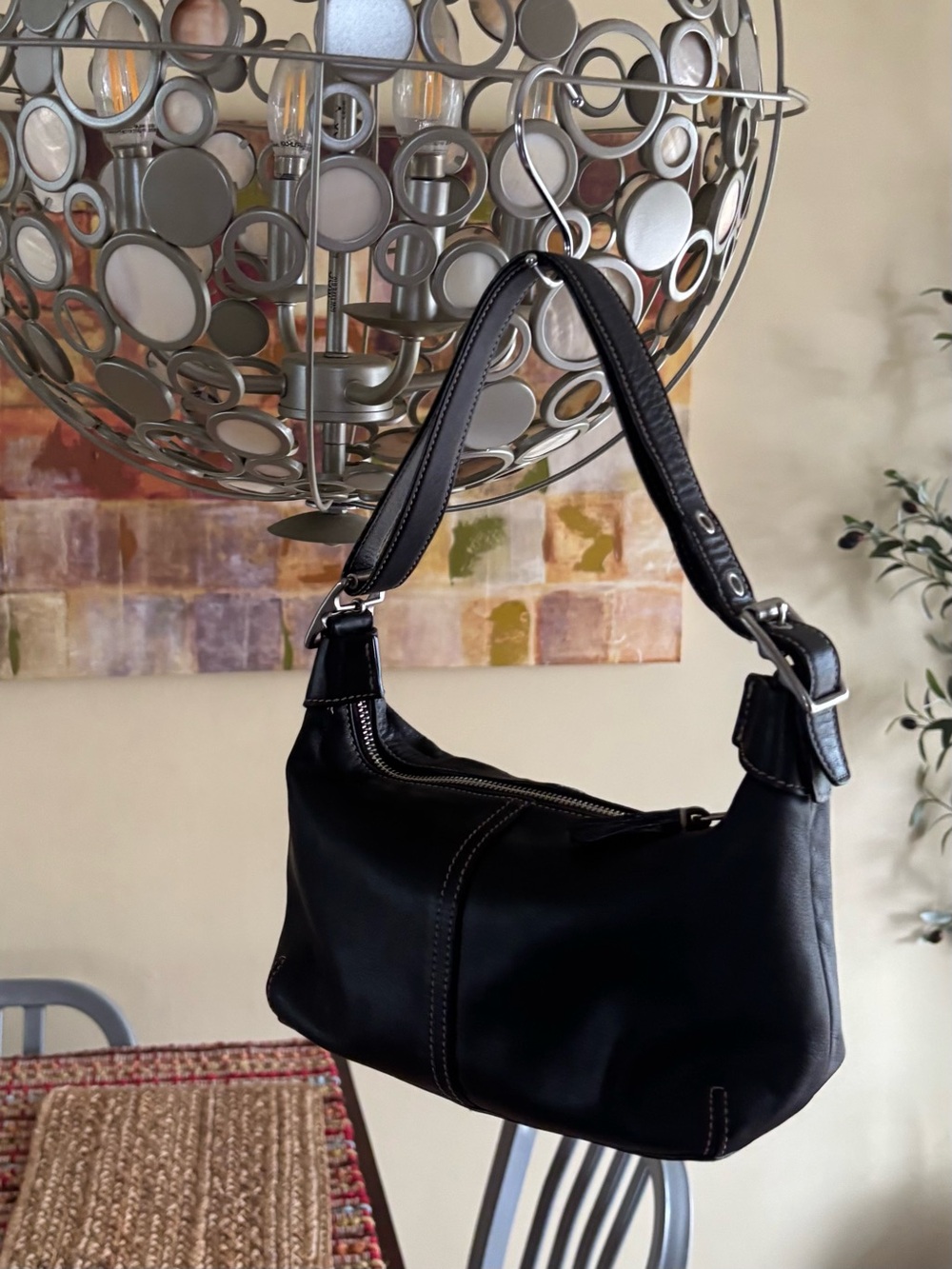 COACH NO. E3Z-9564 Vintage Black Leather Shoulder Bag with White Stitching